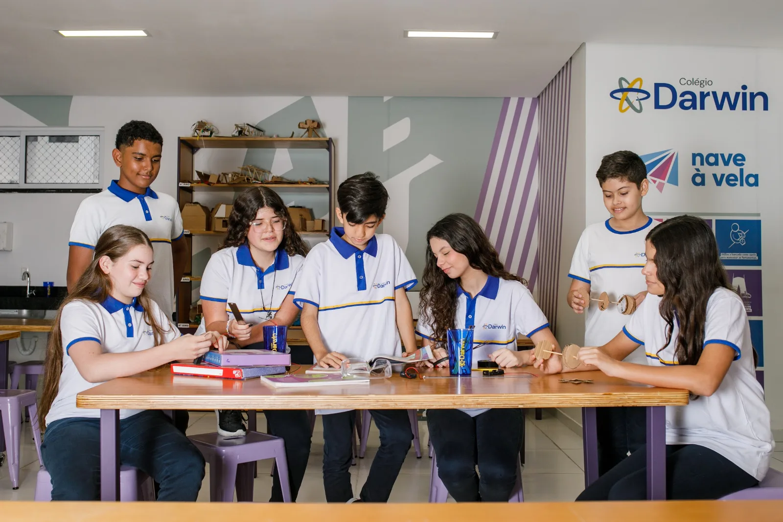 Alunos dos Anos Finais em projeto na sala maker Nave a Vela da Sede Dionísio Torres.